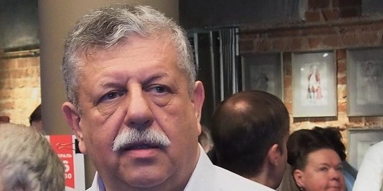 Сестра ведущего «Русского лото» Михаила Борисова опровергла информацию о его смерти