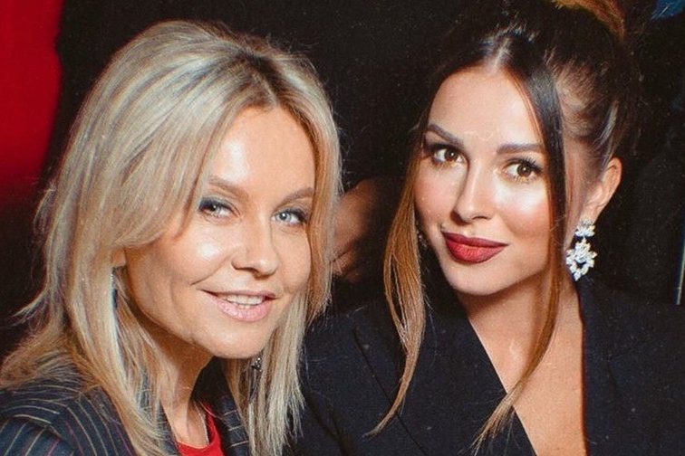 Мачеха Нюши написала книгу, в которой раскрыла все тайны звездной семьи