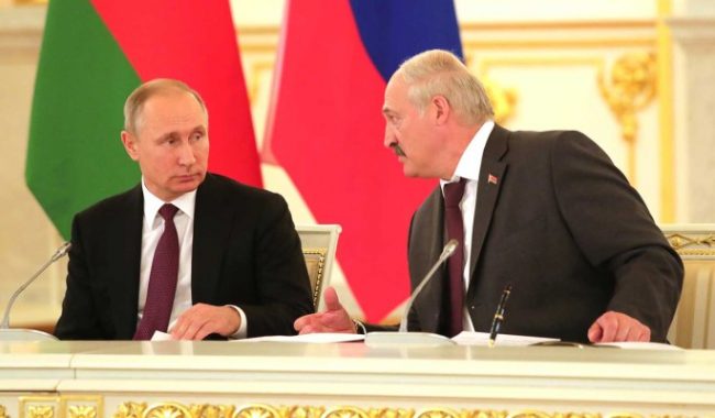 Александр Лукашенко может собачиться с Владимиром Путиным по любым вопросам, сегодня, 2020 :: Политика :: Дни.ру