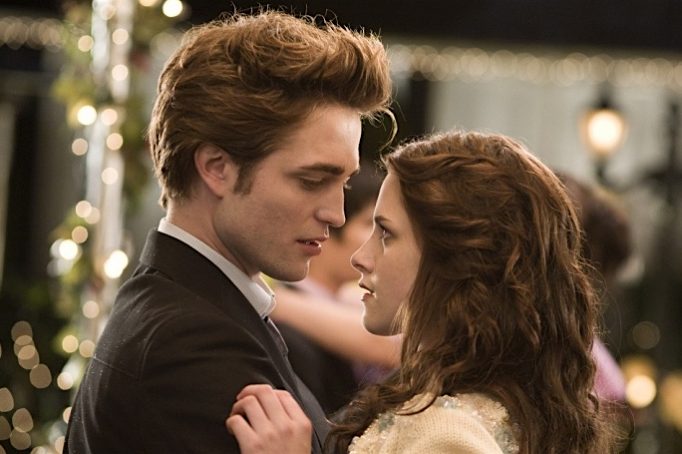 Любовь и немного токсично: «Сумерки» и еще два фильма о зависимостях в отношениях