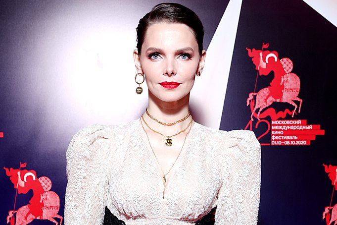 вдохновляемся яркими образами звезд на красной дорожке, HELLO! Russia