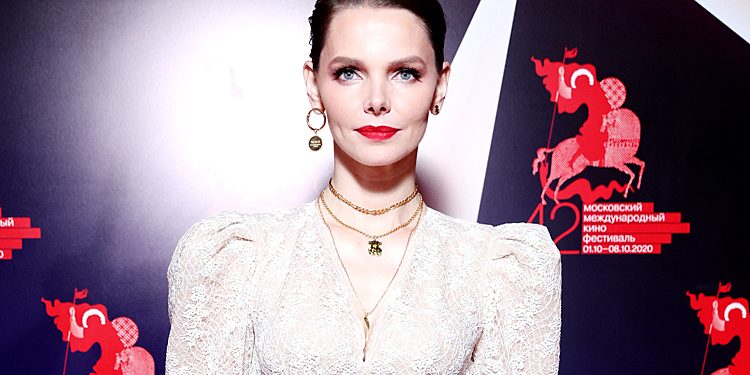 вдохновляемся яркими образами звезд на красной дорожке, HELLO! Russia