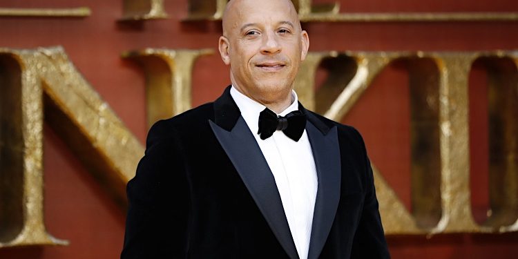 как правильно вести беседу, интересно рассказывать истории и чем покорить мировую знаменитость, HELLO! Russia