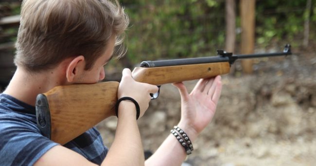 Расстрелял бабушку и прохожих: 18-летний юноша убил трех человек в Нижегородской области