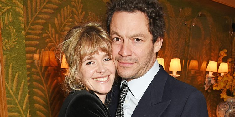 Доминик Уэст с женой дали первый комментарий после публикации его романтичных фото с Лили Джеймс