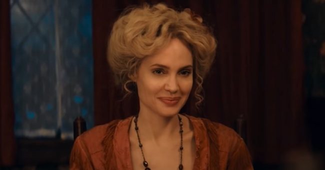 Анджелина Джоли стала блондинкой в фильме «Питер Пэн и Алиса в Стране чудес»