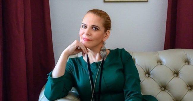 Алена Яковлева: «Общаюсь со всеми своими мужьями»