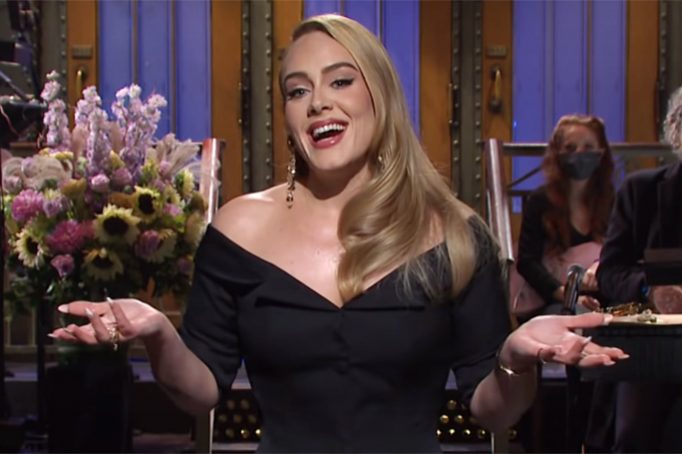 похудевшая Адель впервые за три года появилась на телевидении, HELLO! Russia