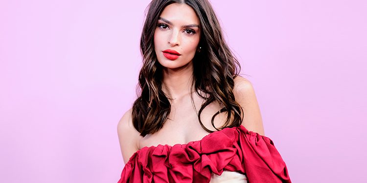 Эмили Ратажковски ждет ребенка, HELLO! Russia