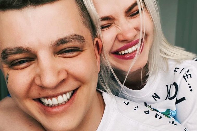 Исполнители хита «Пчеловод» впервые стали родителями