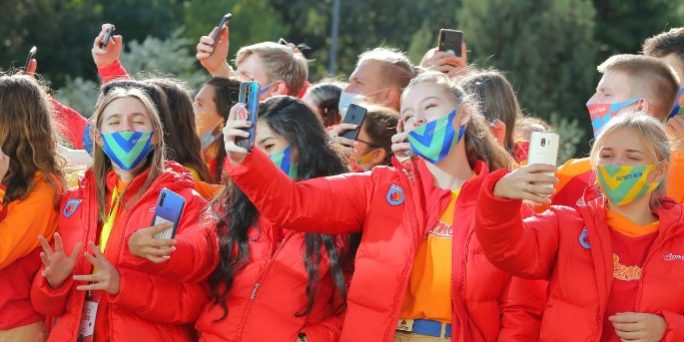 Финалисты «Большой перемены» отметили День народного единства :: Общество :: Дни.ру