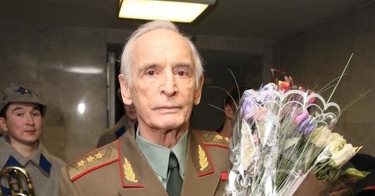 Василий Лановой впервые вышел в свет после проблем со здоровьем
