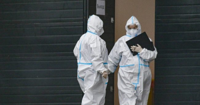 Новый год без вечеринок и дистанционное обучение. В Москве усилены ограничения