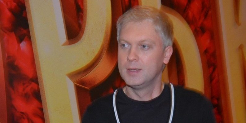 Больного коронавирусом Сергея Светлакова госпитализировали в тяжелом состоянии