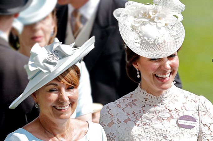 Мама Кейт Миддлтон рассказала о виртуальной встрече с внуками Джорджем, Луи и Шарлоттой перед Рождеством