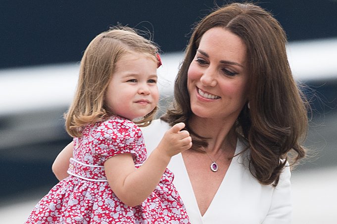 От принцессы Шарлотты до Норт Уэст: топ-7 актуальных причесок звездных детей