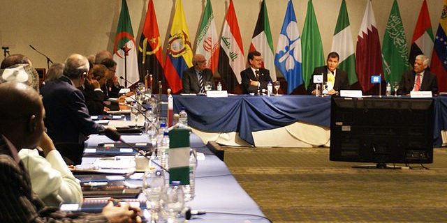 ТАСС: ОПЕК отложила принятие решения по нефтедобыче на 2021-й до 1 декабря | Экономика | Деньги