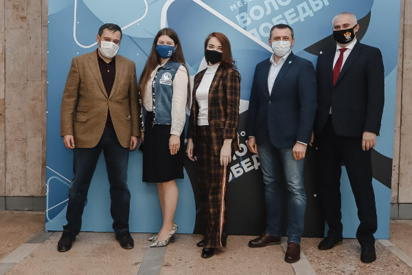 Владимир Путин поздравил Волонтеров Победы с 5-летним юбилеем :: Общество :: Дни.ру