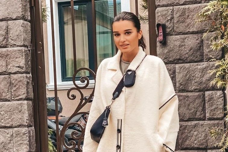 «Выбежала мусор вынести и заодно «ДОМ-2» провести»: Май Абрикосов назвал Бородину «помятой»