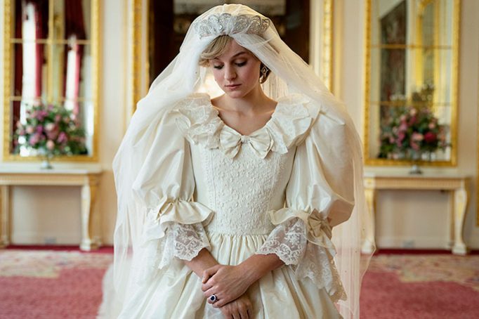 7 романов для всех поклонников сериала «Корона», HELLO! Russia