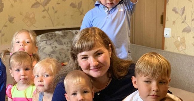Мама 10 погодок Оксана Усова получила просторное жилье от властей