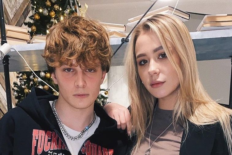 Блогеры российского TikTok-дома заявили о домогательствах продюсера