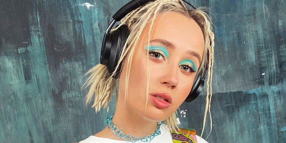 Клава Кока купила папе автомобиль