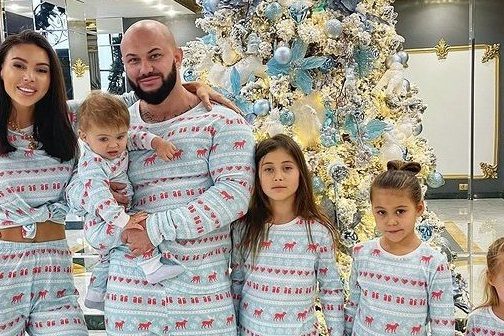 Оксана Самойлова устроила жуткий праздник дочерям перед Новым годом