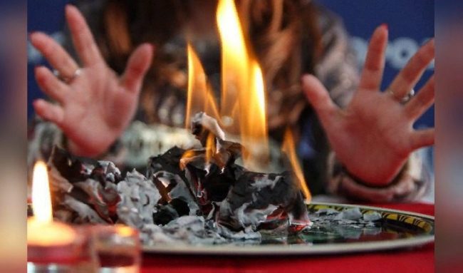 5 гаданий на Святки для тех, кто хочет пощекотать нервы
