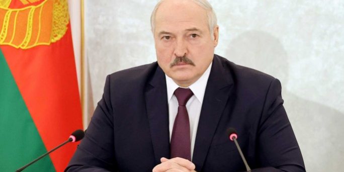 Чиновники предадут Лукашенко, когда от него отвернется Кремль :: Политика :: Дни.ру