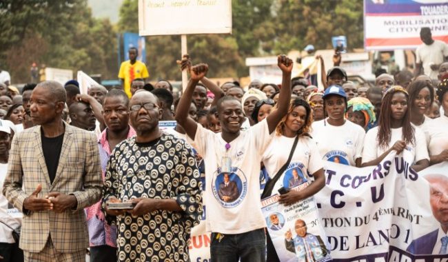 Граждане ЦАР активно голосуют на избирательных участках в Париже и Чаде :: Политика :: Дни.ру