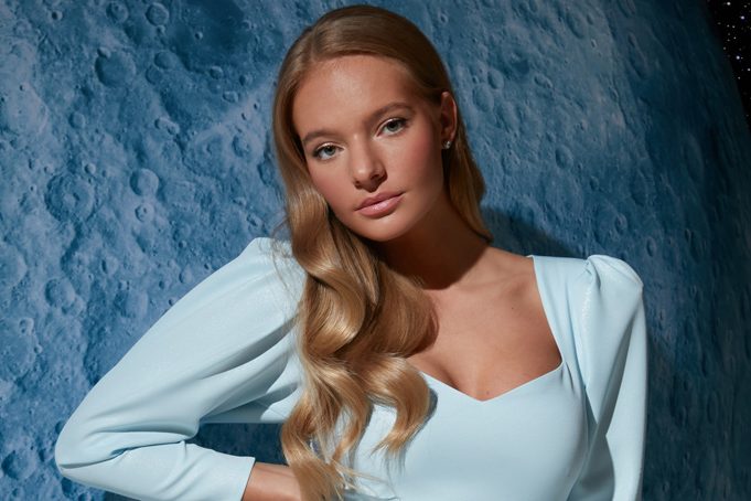 Елизавета Пескова и Тата Бондарчук представили коллекцию вечерних платьев