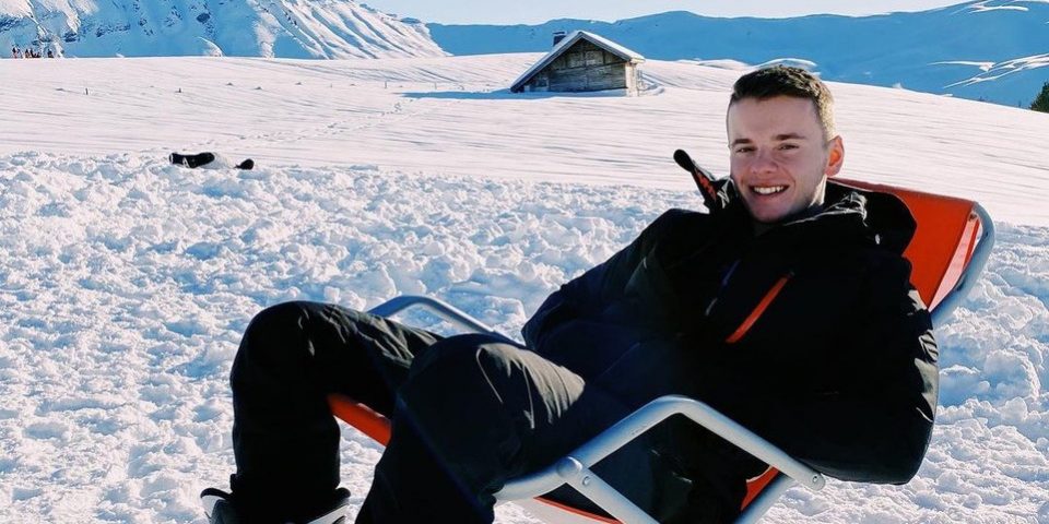 Баня, вкусная еда и лыжи: молодой папа Арсений Шульгин отдохнул в Сочи