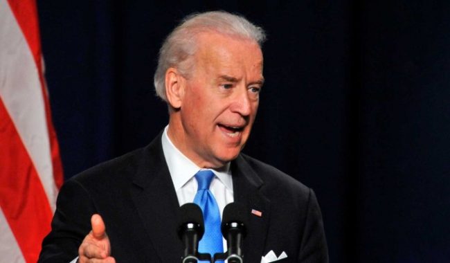 Байден покончит с многовекторностью Лукашенко – эксперт Абзалов :: Политика :: Дни.ру