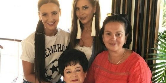 Ольга Бузова призвала поклонников молиться за больную раком бабушку