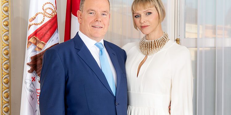 представлены новые портреты с ее участием, HELLO! Russia