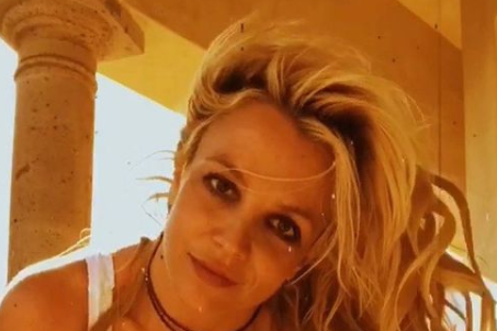 Отдых круглый год: кто из звезд не может жить без пляжей — Стиль жизни