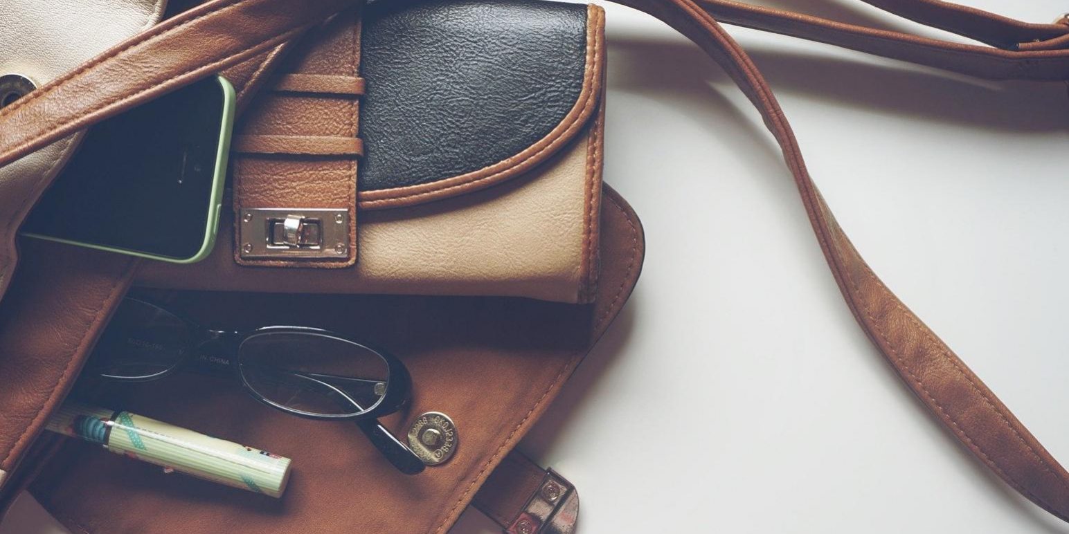 Не выходи из дома, проверь себя: что должно быть в сумочке у любой девушки — Стиль жизни