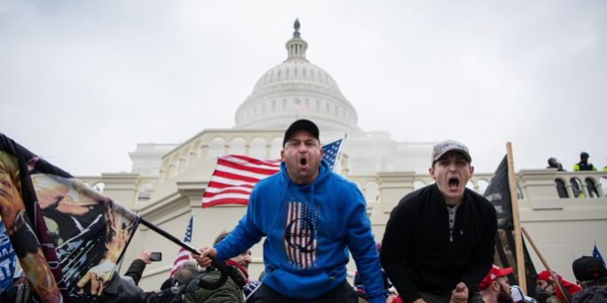 Сторонники Трампа ворвались в здание конгресса :: Политика :: Дни.ру