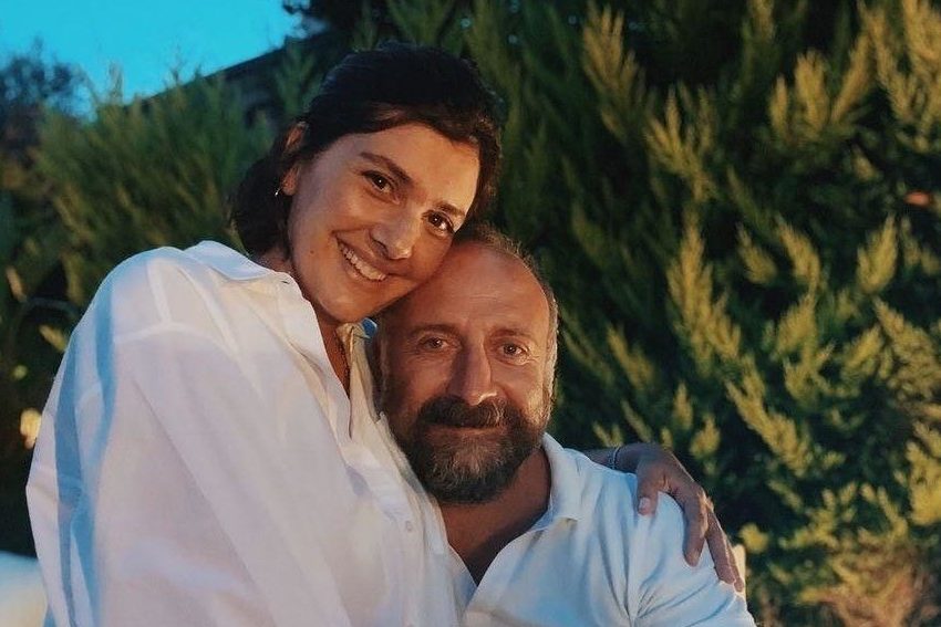 Супруга Халита Эргенча опубликовала фото из роддома