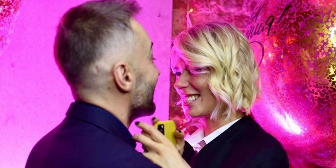 Первое фото избранницы Дмитрия Шепелева с округлившимся животом