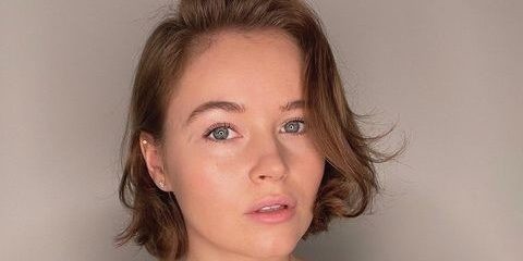 Полина Гренц продемонстрировала полную грудь