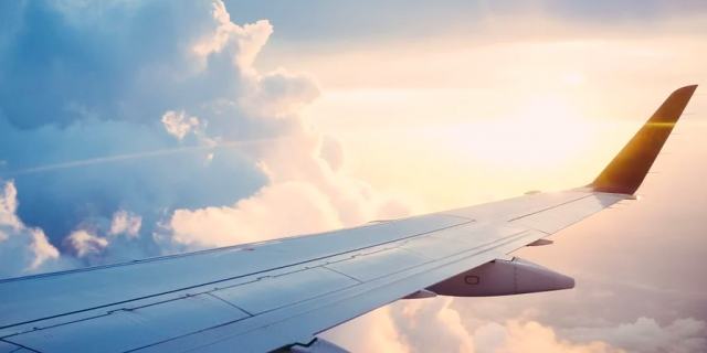 Великобритания откроет авиасообщение только в середине мая | Общество