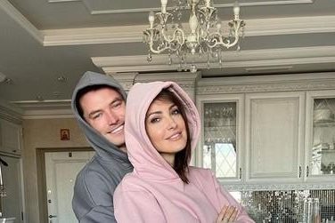 Анастасии Маковой сделали предложение руки и сердца прямо на сцене — Звезды