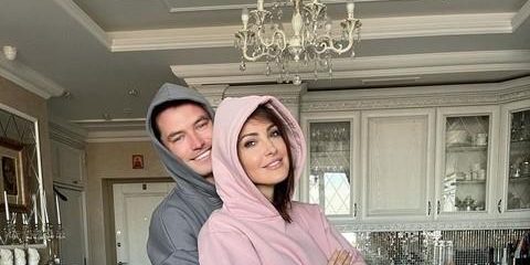 Анастасии Маковой сделали предложение руки и сердца прямо на сцене — Звезды