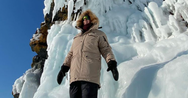 Яна Чурикова отметила праздник «поцелуем с Байкалом» — Звезды