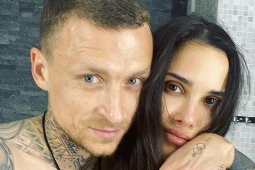 Жена Павла Мамаева назвала его любовницу проституткой и озвучила ее расценки