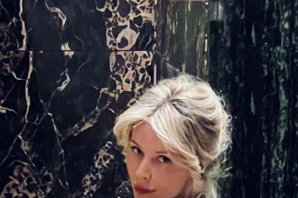 Морская тематика и жемчуг: список весенних покупок от актрисы Дарьи Погодиной — Звезды