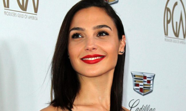 Галь Гадот опубликовала в инстаграм фото, показав, в каком халатике ходит по дому