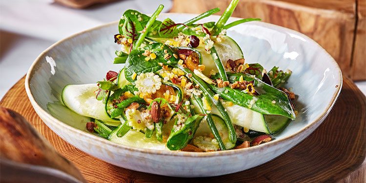 салат из киноа, цукини и кумквата, HELLO! Russia